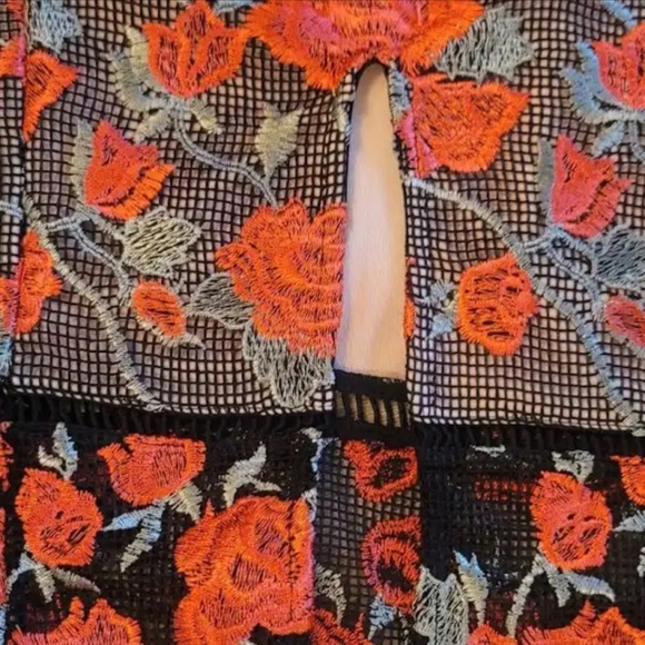 NWOT Gianni Bini Layla Rose Embroidered Midi Shift Dress - Picture 4 of 4